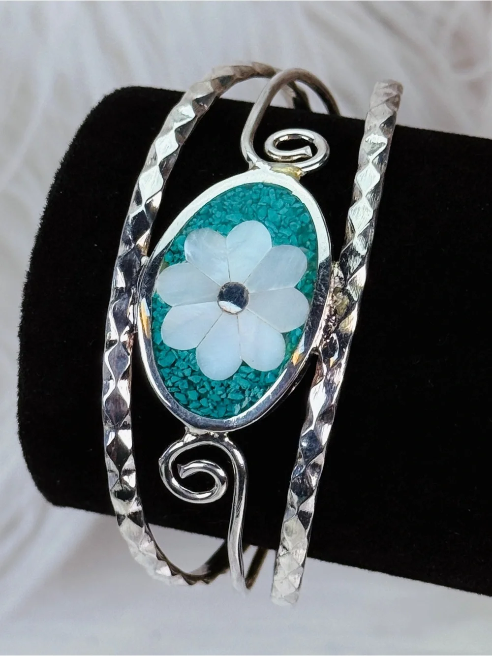 Alpaca Mexico, Silver Turquoise mother-of-pearl, inlay Floral Cuff Bracelet